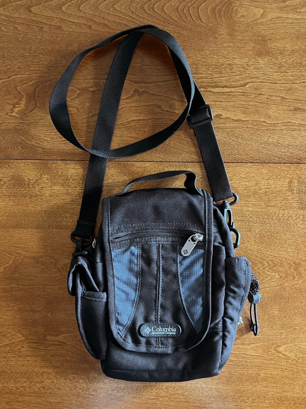 Columbia "Departure Pouch" carry bag